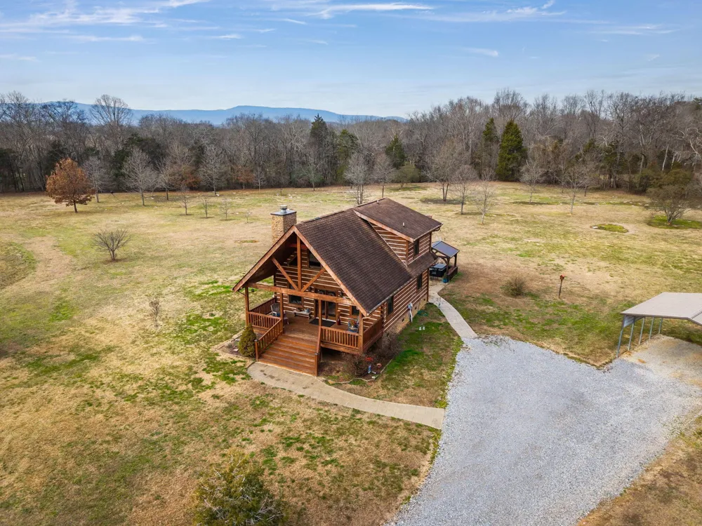 313 Lowry Lane Chickamauga, GA 30707