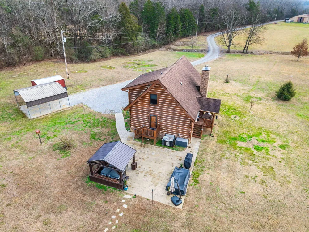 313 Lowry Lane Chickamauga, GA 30707