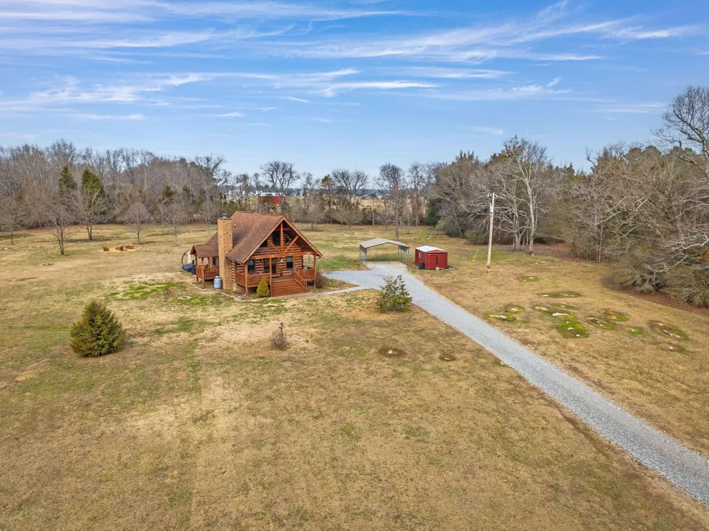 313 Lowry Lane Chickamauga, GA 30707