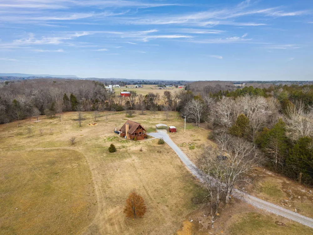 313 Lowry Lane Chickamauga, GA 30707