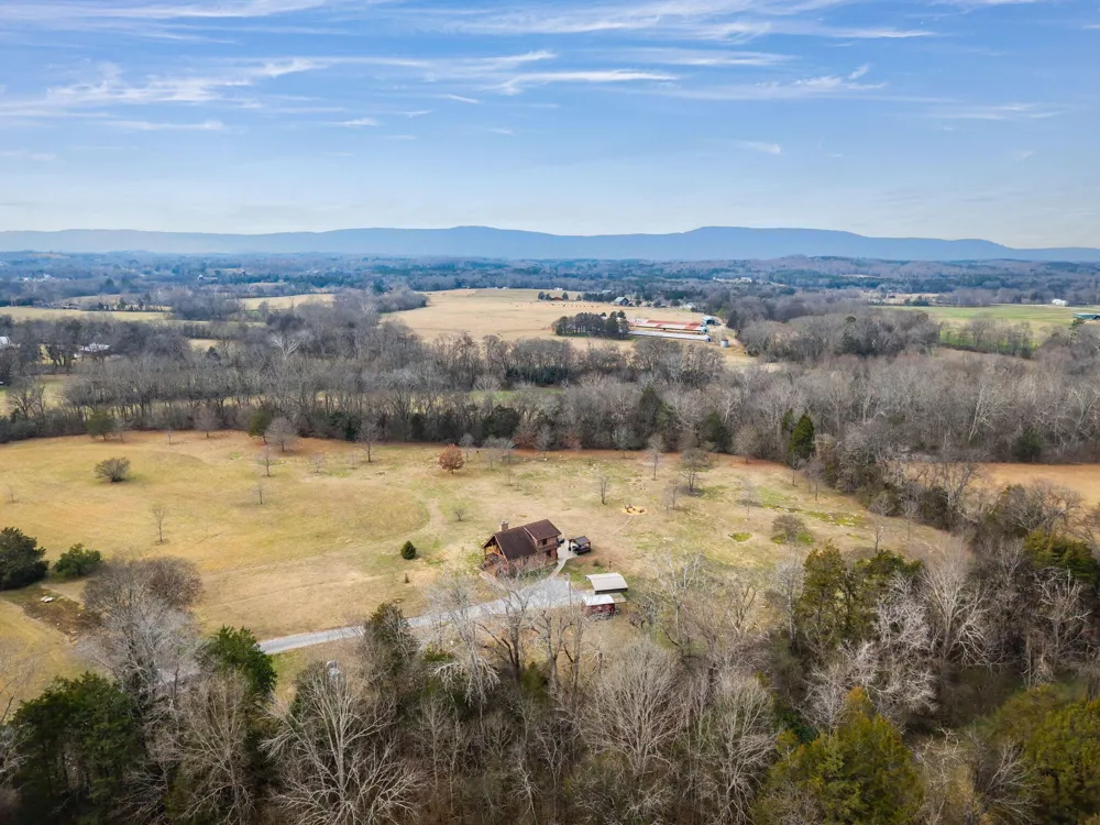 313 Lowry Lane Chickamauga, GA 30707