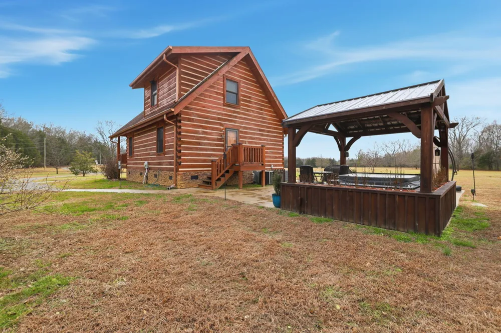 313 Lowry Lane Chickamauga, GA 30707