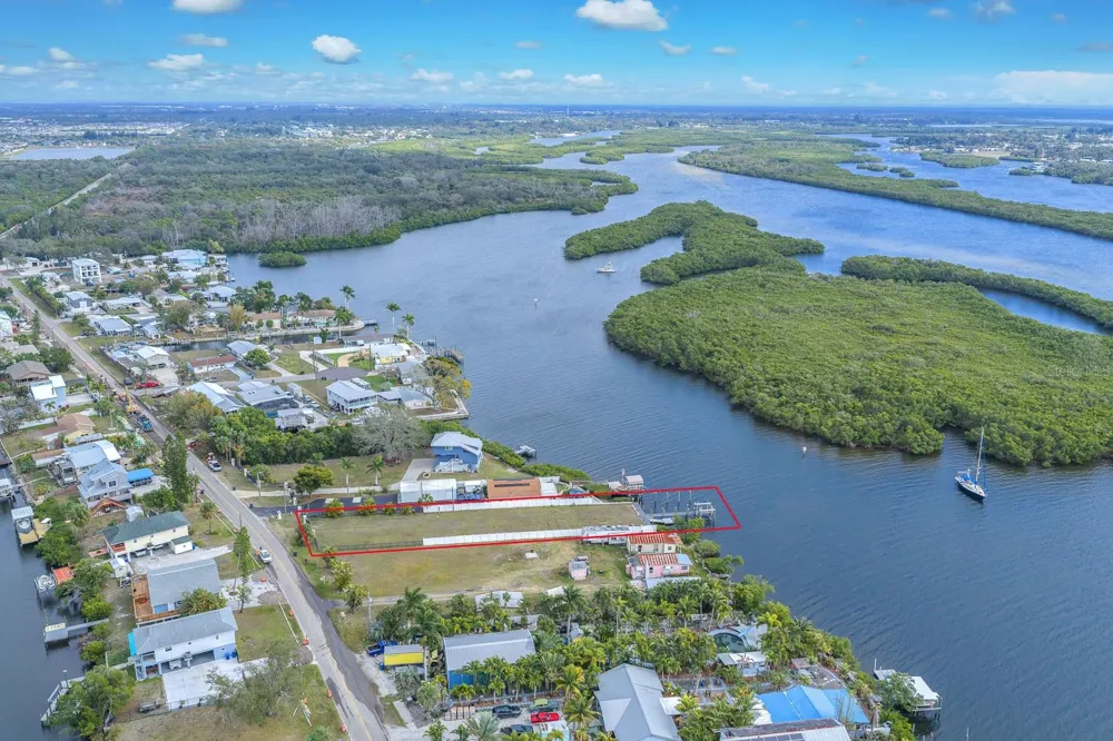 3304 W SHELL POINT ROAD Ruskin, FL 33570