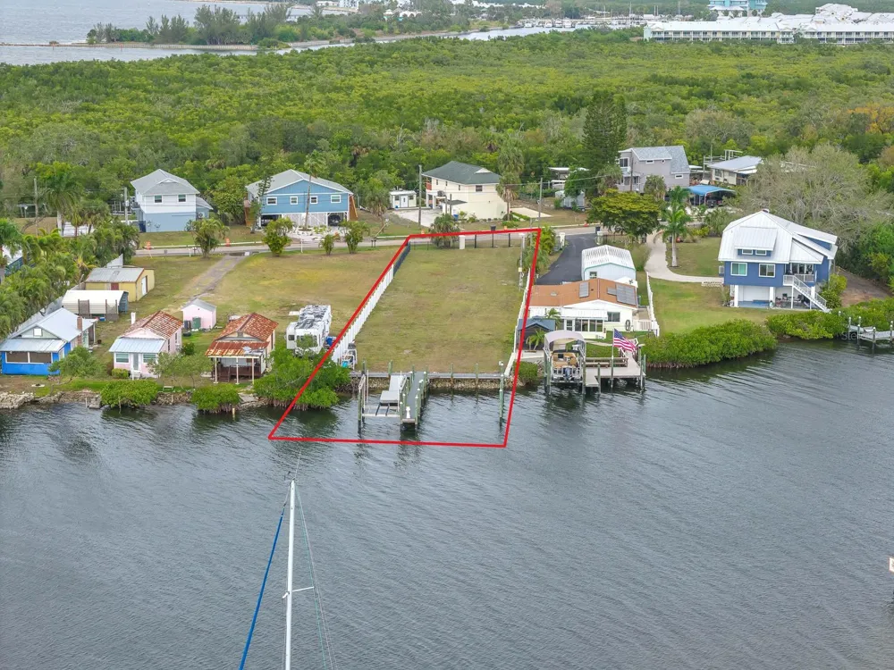 3304 W SHELL POINT ROAD Ruskin, FL 33570
