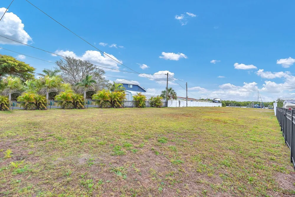 3304 W SHELL POINT ROAD Ruskin, FL 33570