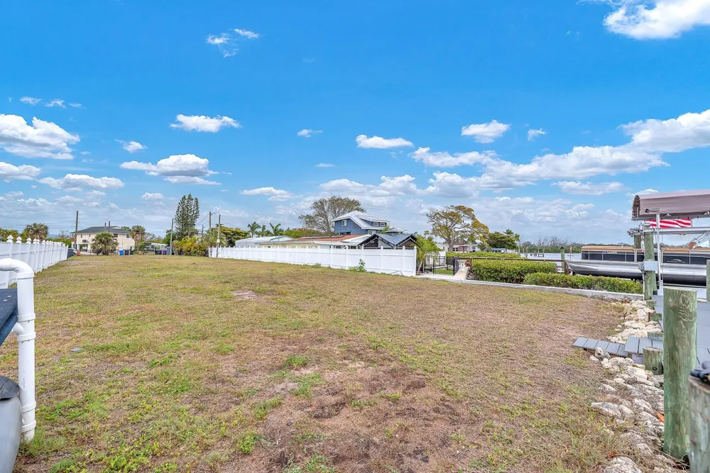 3304 W SHELL POINT ROAD Ruskin, FL 33570