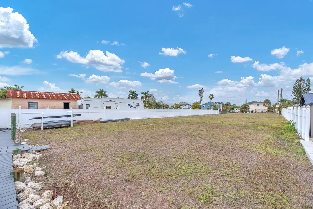 3304 W SHELL POINT ROAD Ruskin, FL 33570