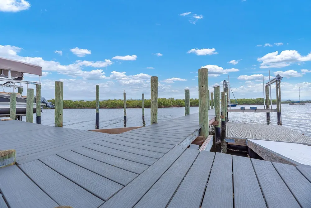 3304 W SHELL POINT ROAD Ruskin, FL 33570