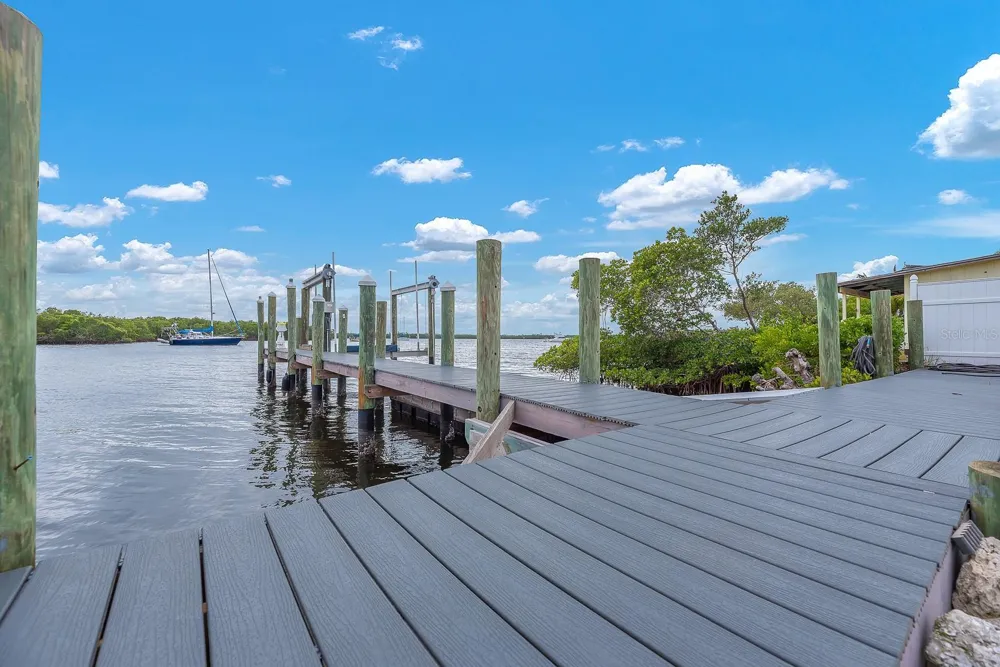 3304 W SHELL POINT ROAD Ruskin, FL 33570