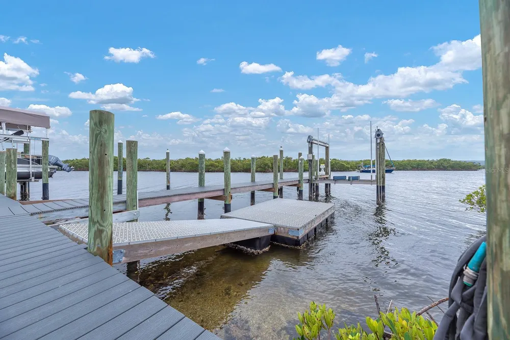 3304 W SHELL POINT ROAD Ruskin, FL 33570
