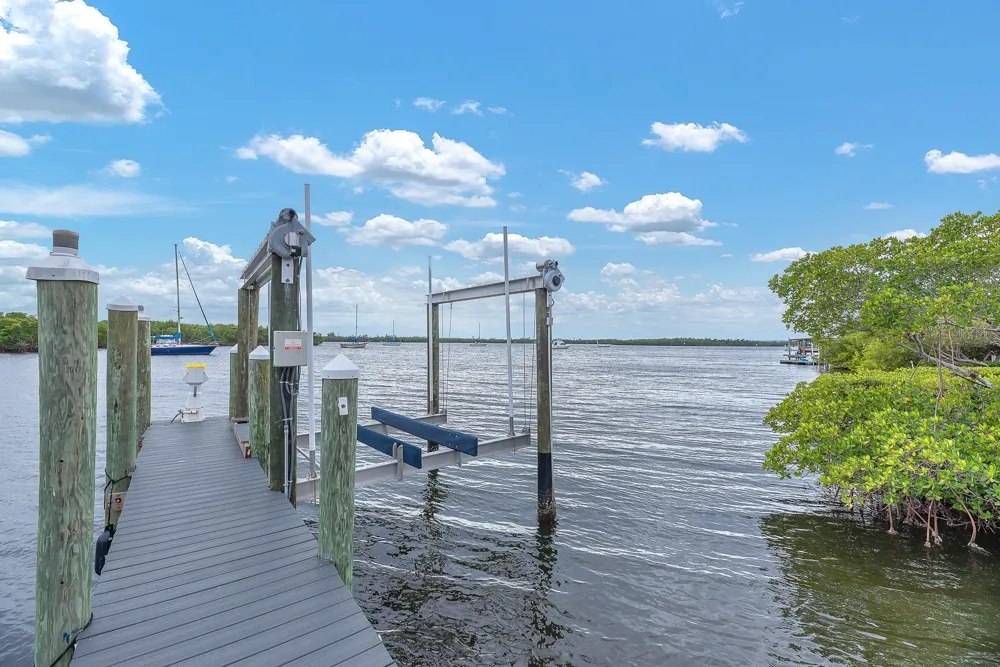 3304 W SHELL POINT ROAD Ruskin, FL 33570