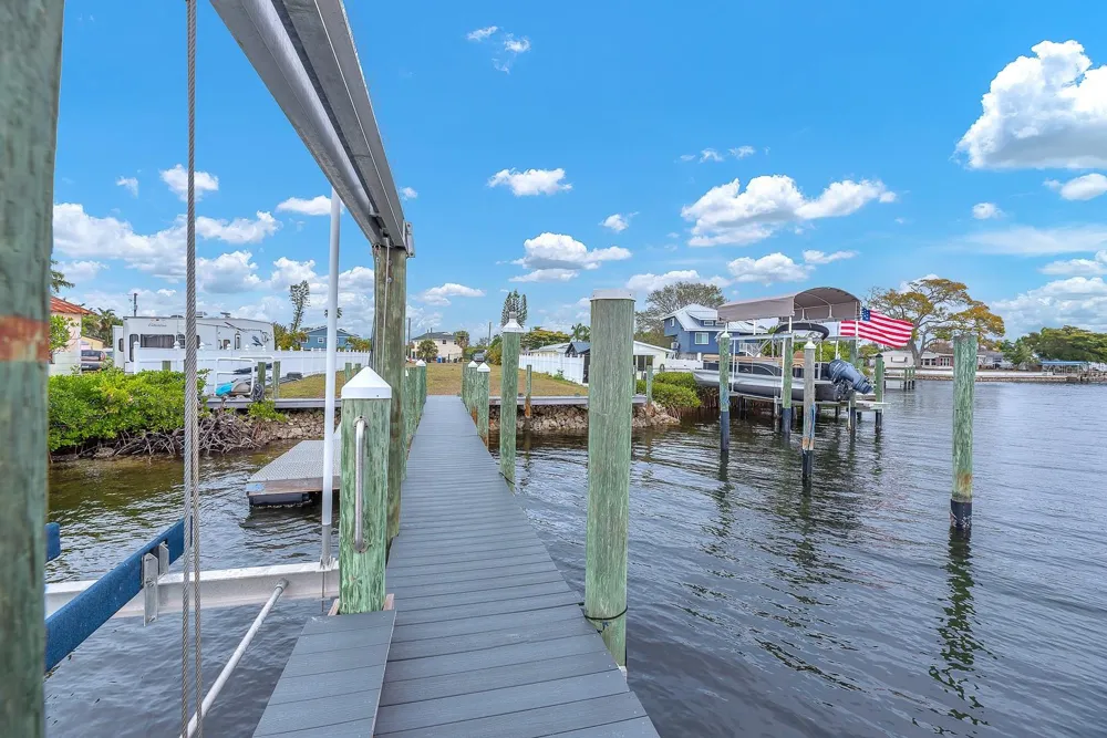 3304 W SHELL POINT ROAD Ruskin, FL 33570