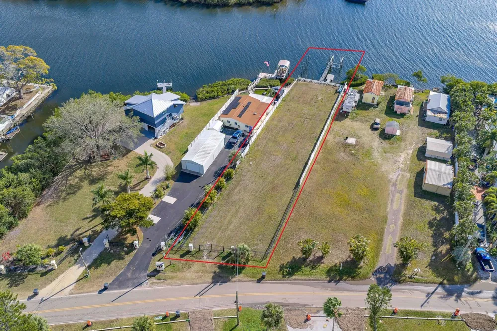 3304 W SHELL POINT ROAD Ruskin, FL 33570