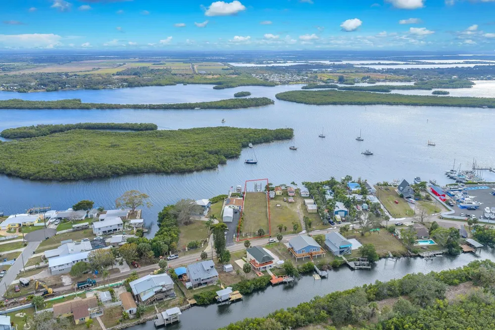 3304 W SHELL POINT ROAD Ruskin, FL 33570