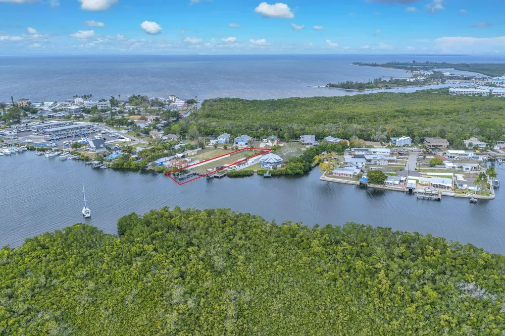 3304 W SHELL POINT ROAD Ruskin, FL 33570