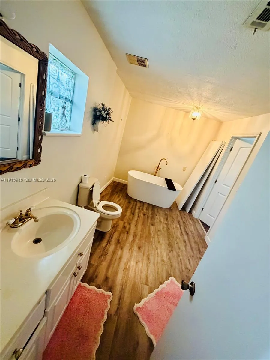 3900 W 17th st Panama City, FL 32401