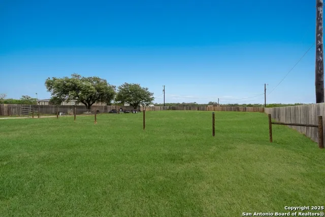 7380 Pittman Adkins, TX 78101