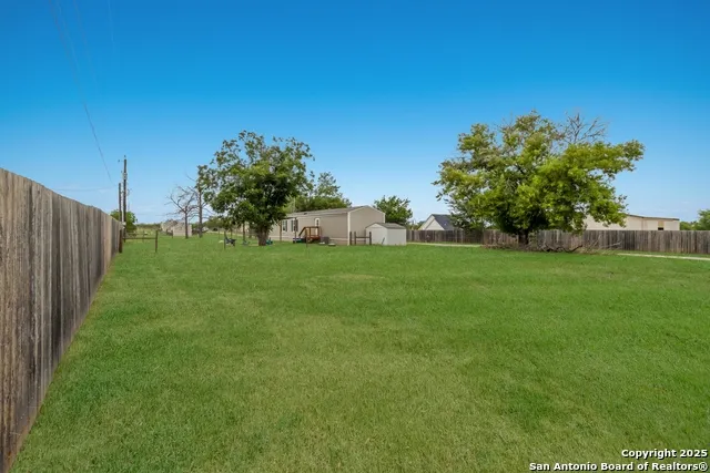 7380 Pittman Adkins, TX 78101