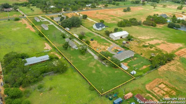 7380 Pittman Adkins, TX 78101