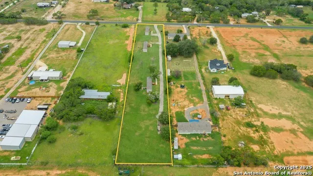 7380 Pittman Adkins, TX 78101