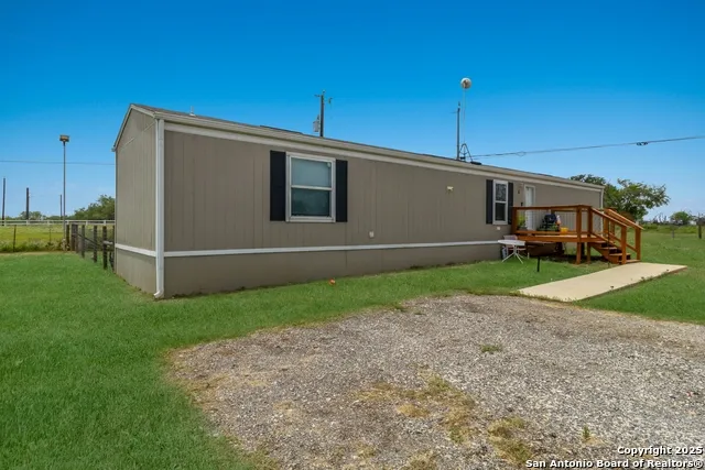 7380 Pittman Adkins, TX 78101