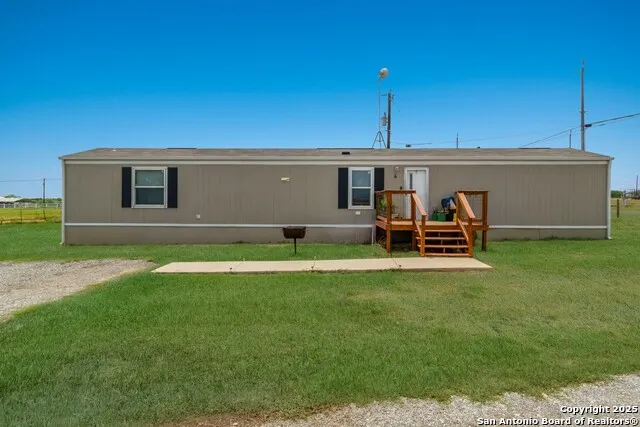 7380 Pittman Adkins, TX 78101