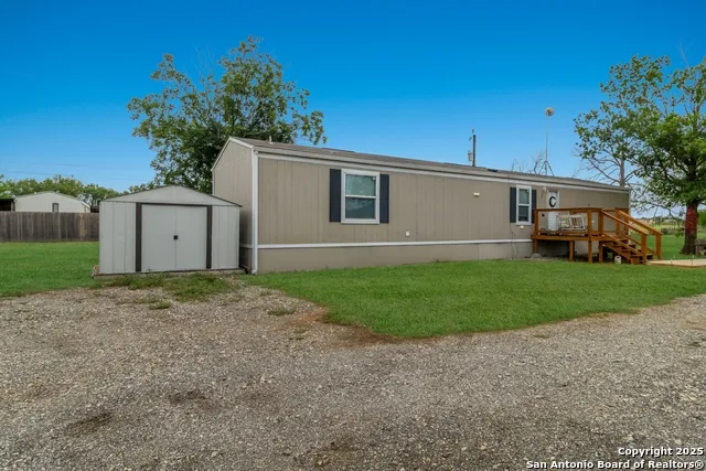 7380 Pittman Adkins, TX 78101