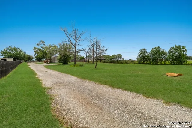 7380 Pittman Adkins, TX 78101