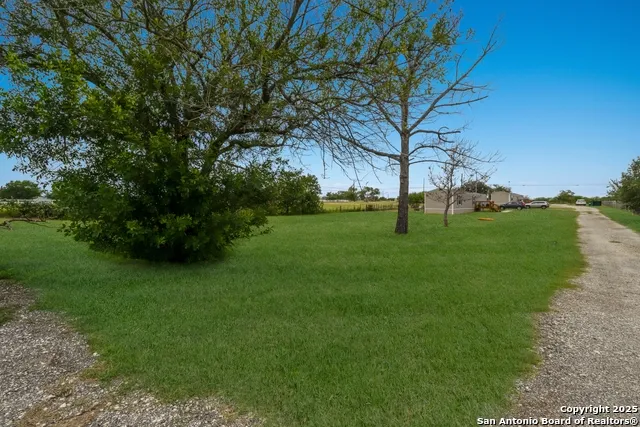 7380 Pittman Adkins, TX 78101