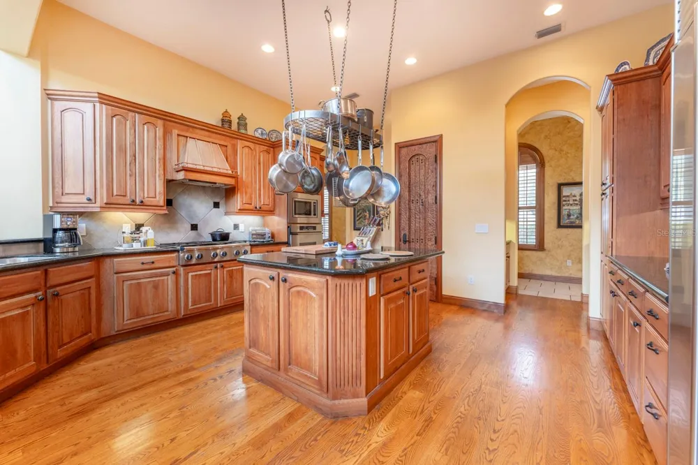 543 ISLEWORTH CLOSE Tarpon Springs, FL 34688