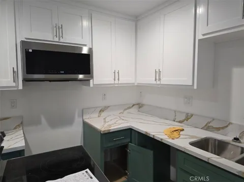 1319 E 59th Place