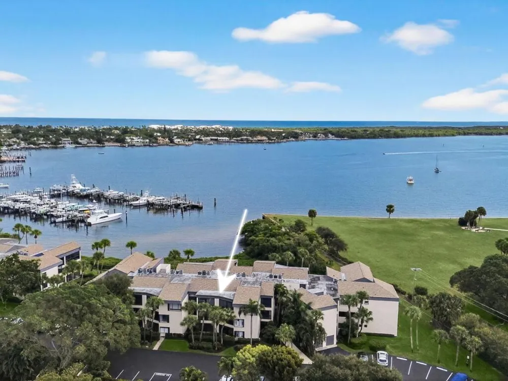 1660 Twelve Oaks Way #303