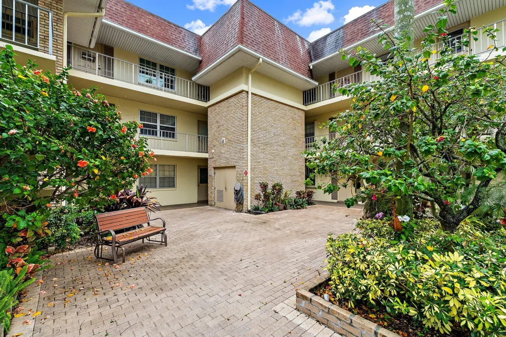 5570 Tamberlane Circle #131