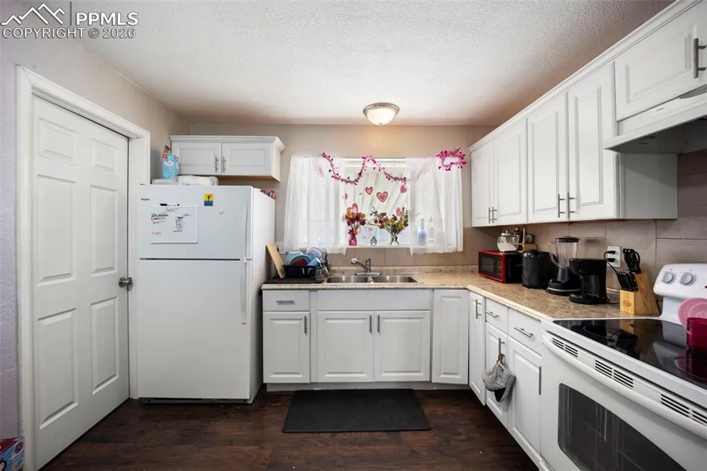60 Loch Lomond Lane Pueblo, CO 81001