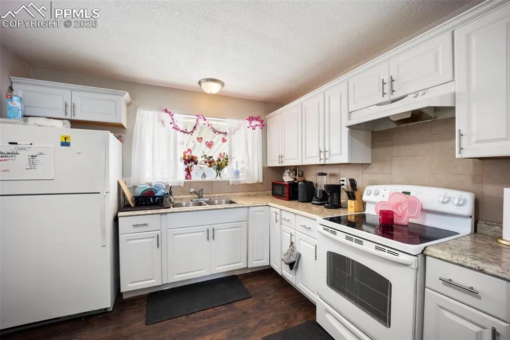 60 Loch Lomond Lane Pueblo, CO 81001