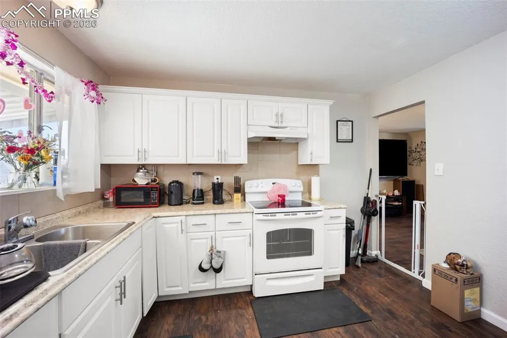 60 Loch Lomond Lane Pueblo, CO 81001