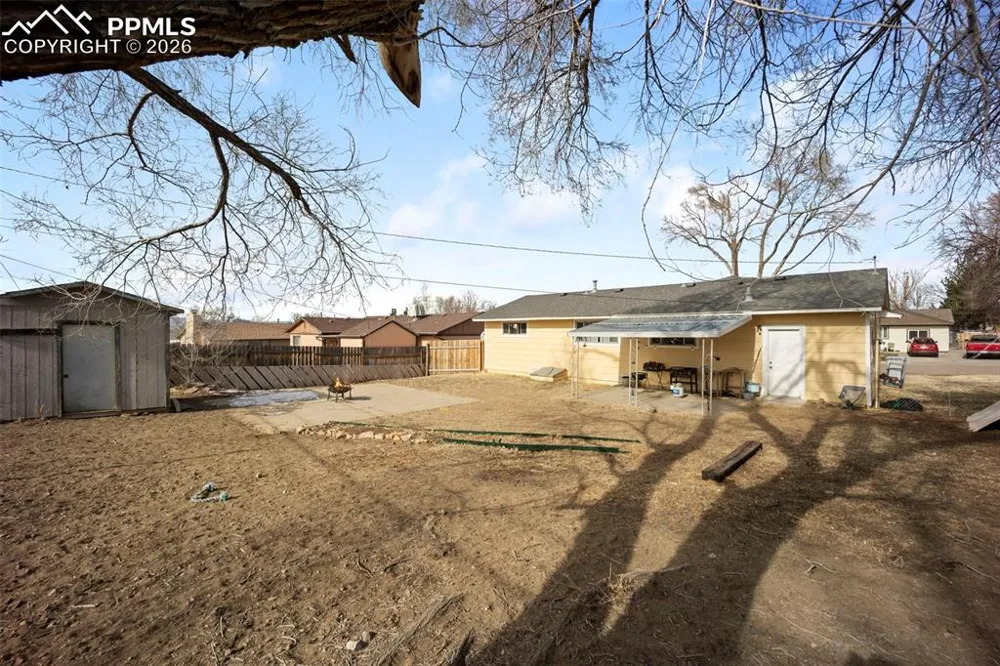 60 Loch Lomond Lane Pueblo, CO 81001