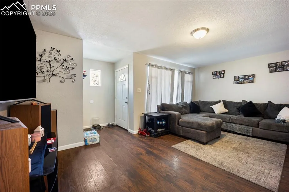 60 Loch Lomond Lane Pueblo, CO 81001