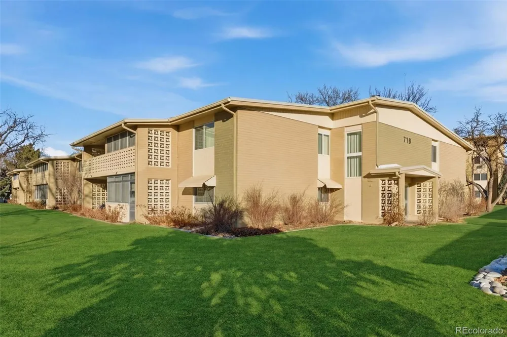 710 S Clinton Street #2B