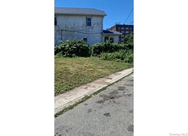2261 Loretta Road Far Rockaway, NY 11691