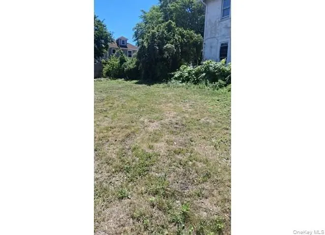2261 Loretta Road Far Rockaway, NY 11691