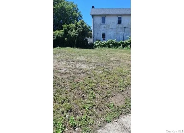 2261 Loretta Road Far Rockaway, NY 11691
