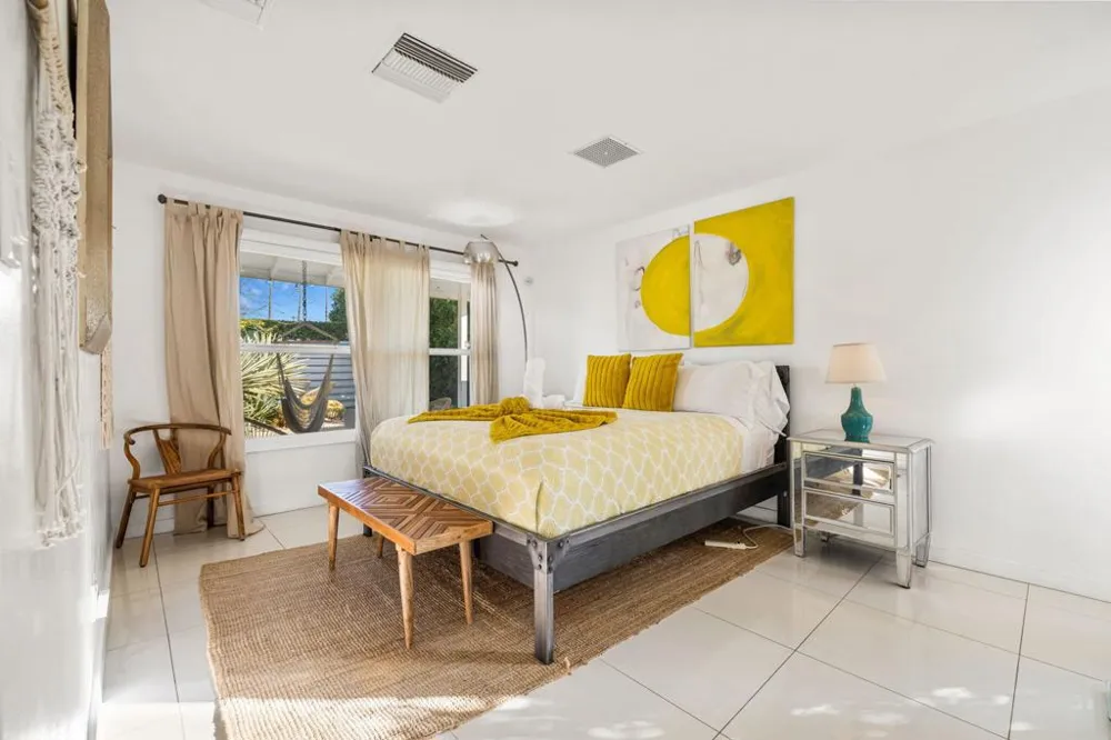 3963 E Calle San Antonio Palm Springs, CA 92264