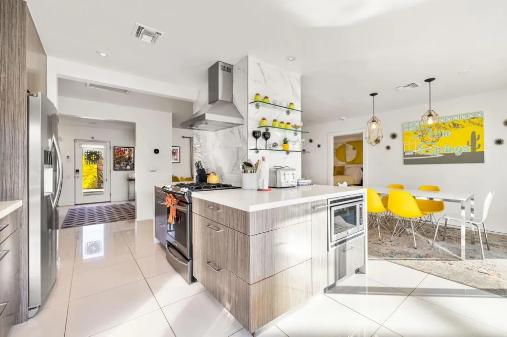 3963 E Calle San Antonio Palm Springs, CA 92264