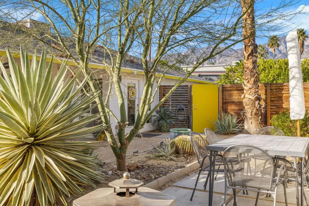 3963 E Calle San Antonio Palm Springs, CA 92264