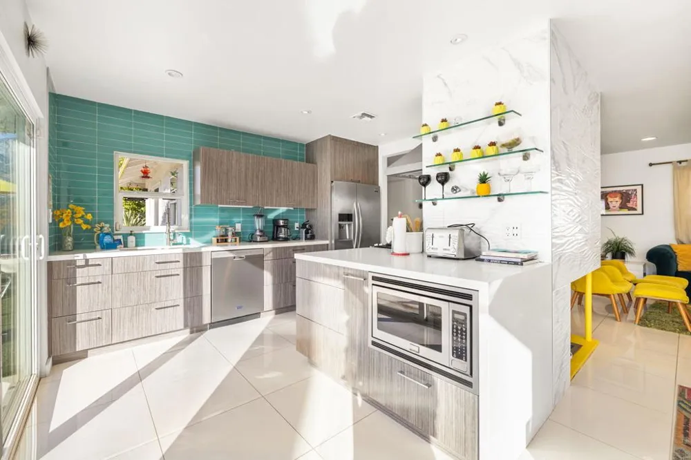 3963 E Calle San Antonio Palm Springs, CA 92264