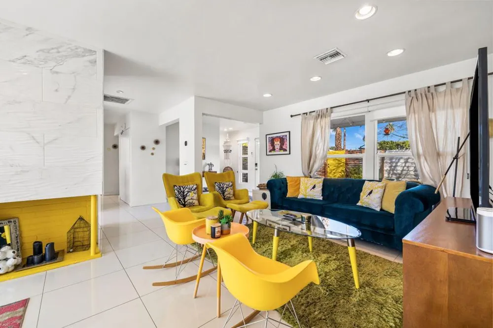3963 E Calle San Antonio Palm Springs, CA 92264