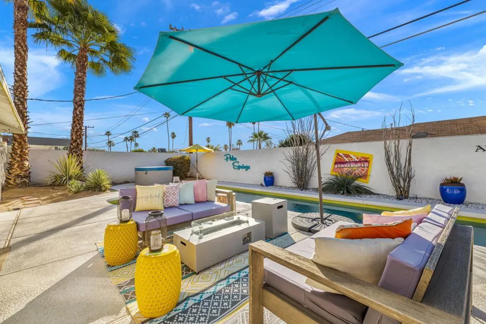 3963 E Calle San Antonio Palm Springs, CA 92264