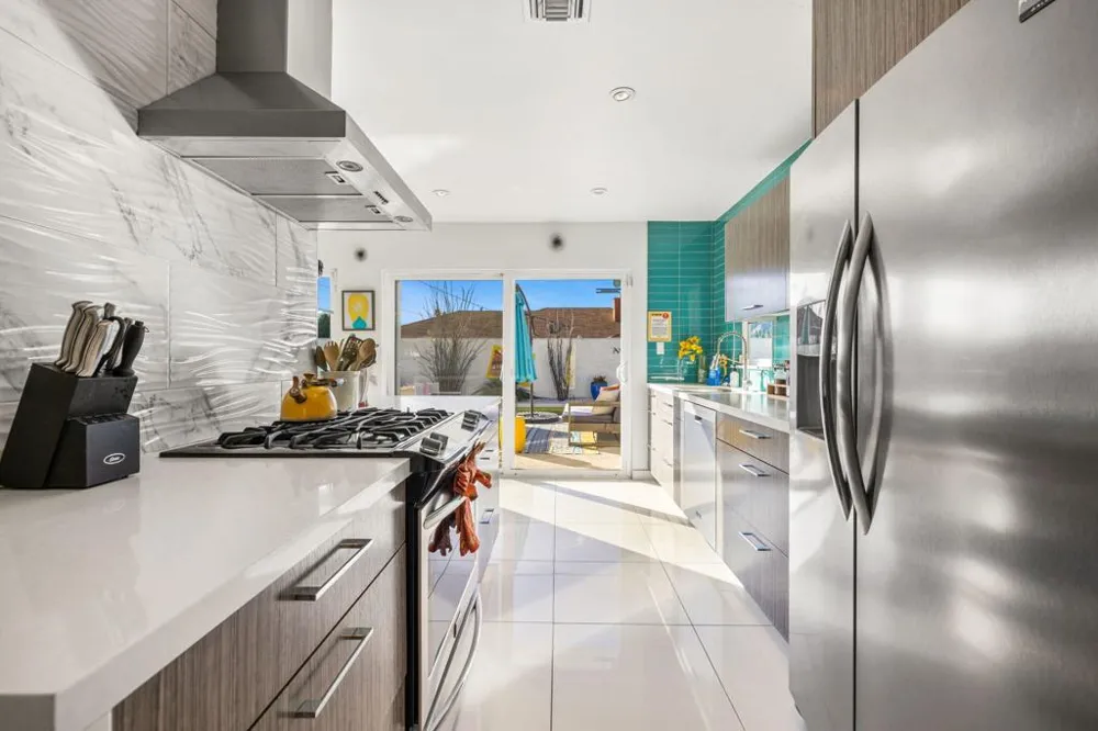 3963 E Calle San Antonio Palm Springs, CA 92264