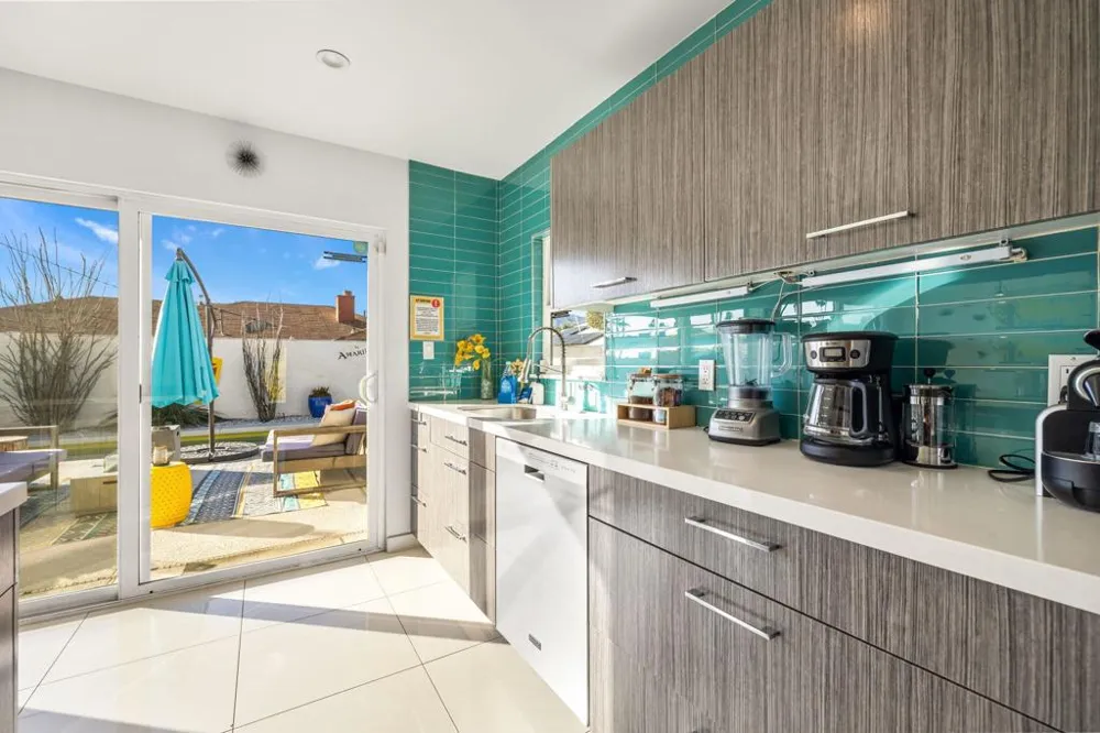 3963 E Calle San Antonio Palm Springs, CA 92264